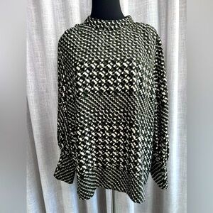 Black and White Patterned Women's Top